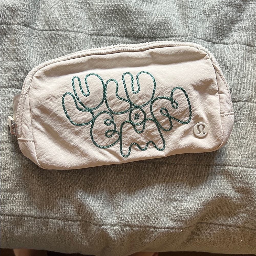 Lululemon fanny pack